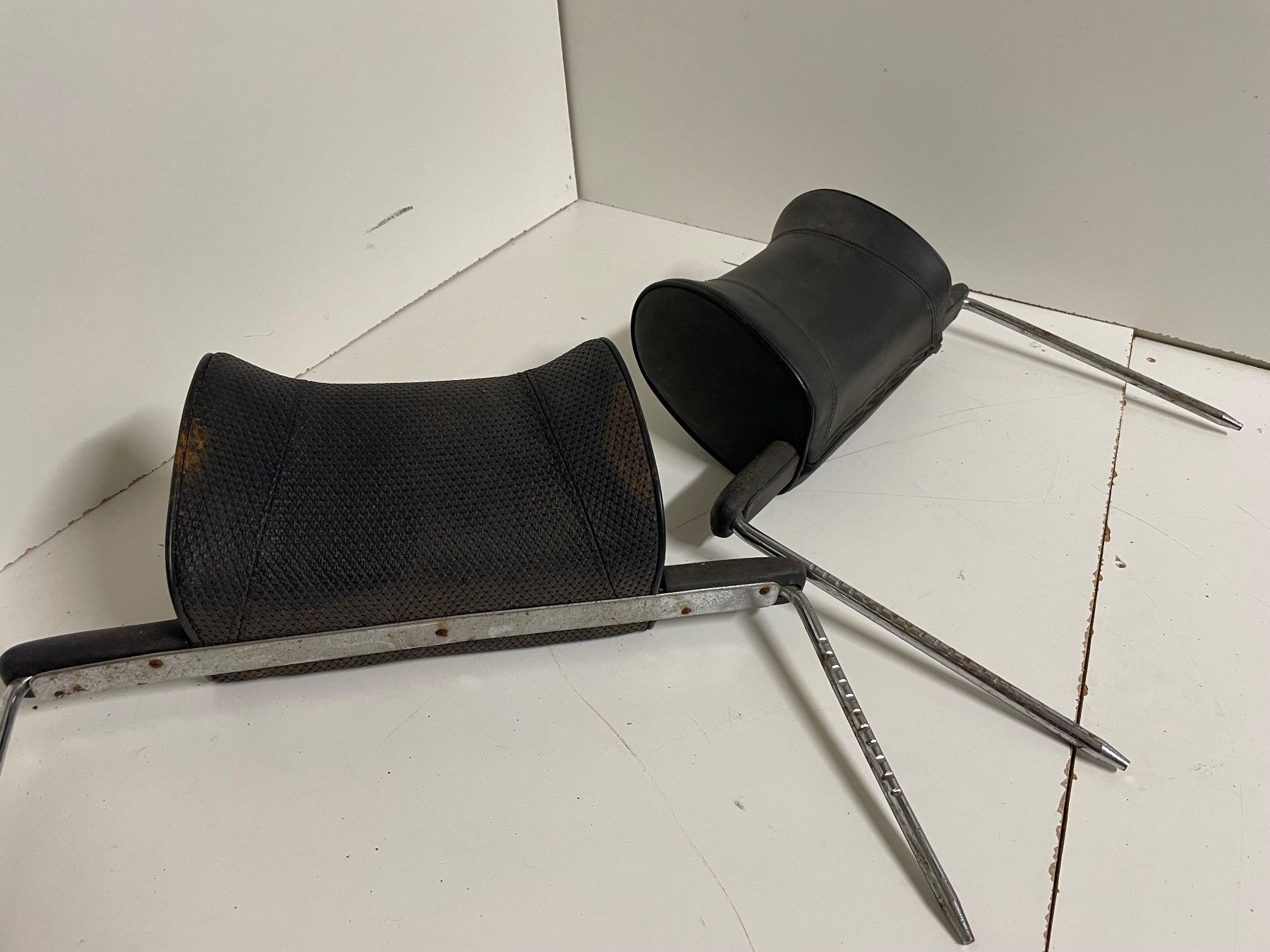 BMW Tutti pezzi di ricambio auto: Bmw 2002 Kopfstützen Oldtimer E3 E9 1502 1602 1802 2002 – Usato da Islikon venduto da Fritzfromswitzerland