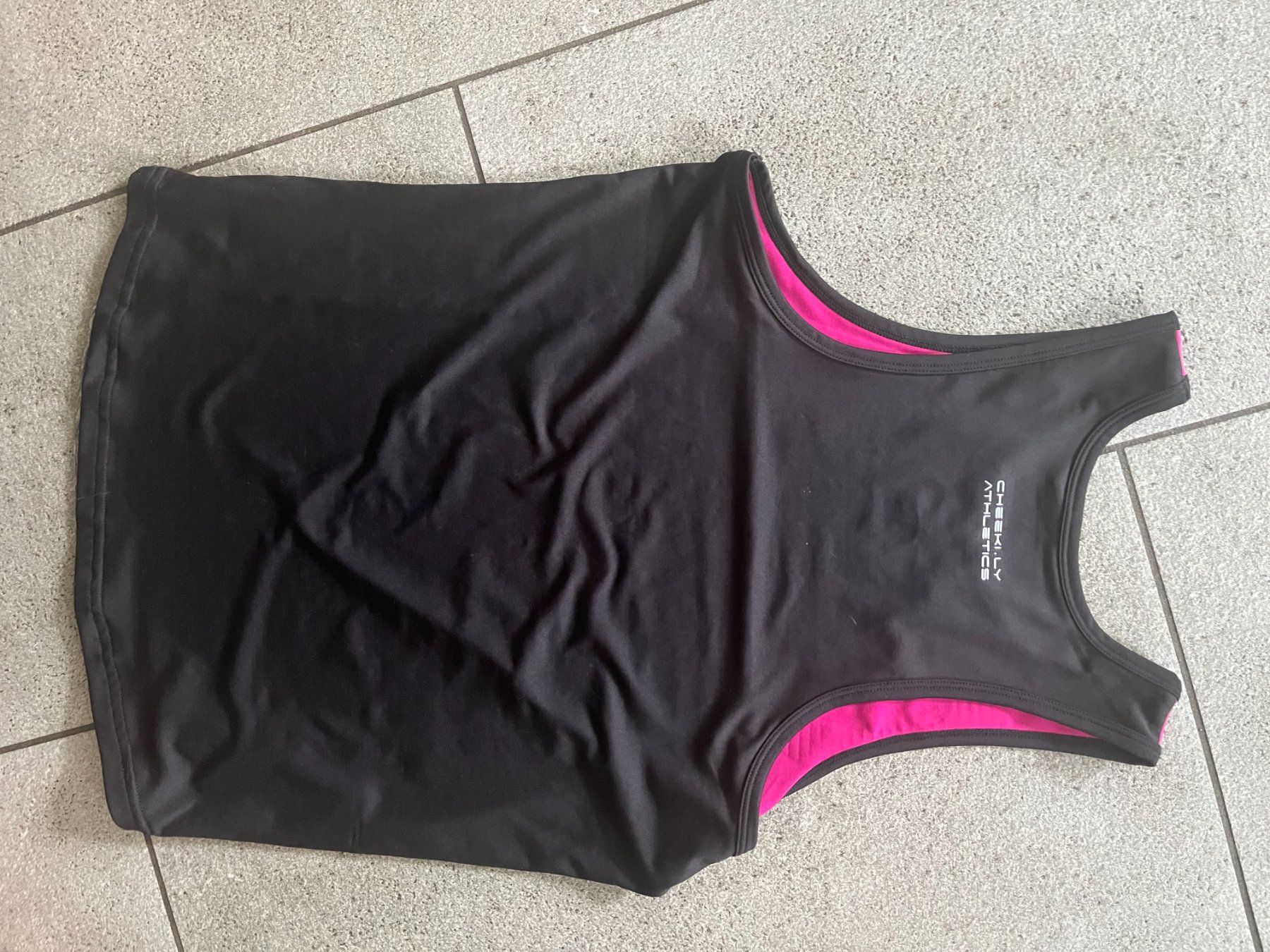 Tops: Sportliches Matching Set – Gebraucht aus Solothurn von Floefi 1