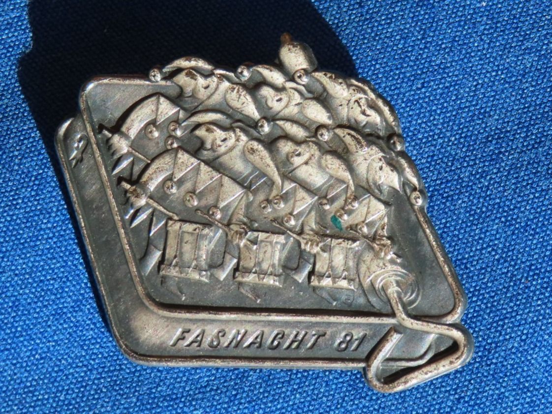 Basler Plaketten & Abzeichen: Basler Fasnachts-Plakette 1981, Silber – Gebraucht aus Zollikofen von Shodo