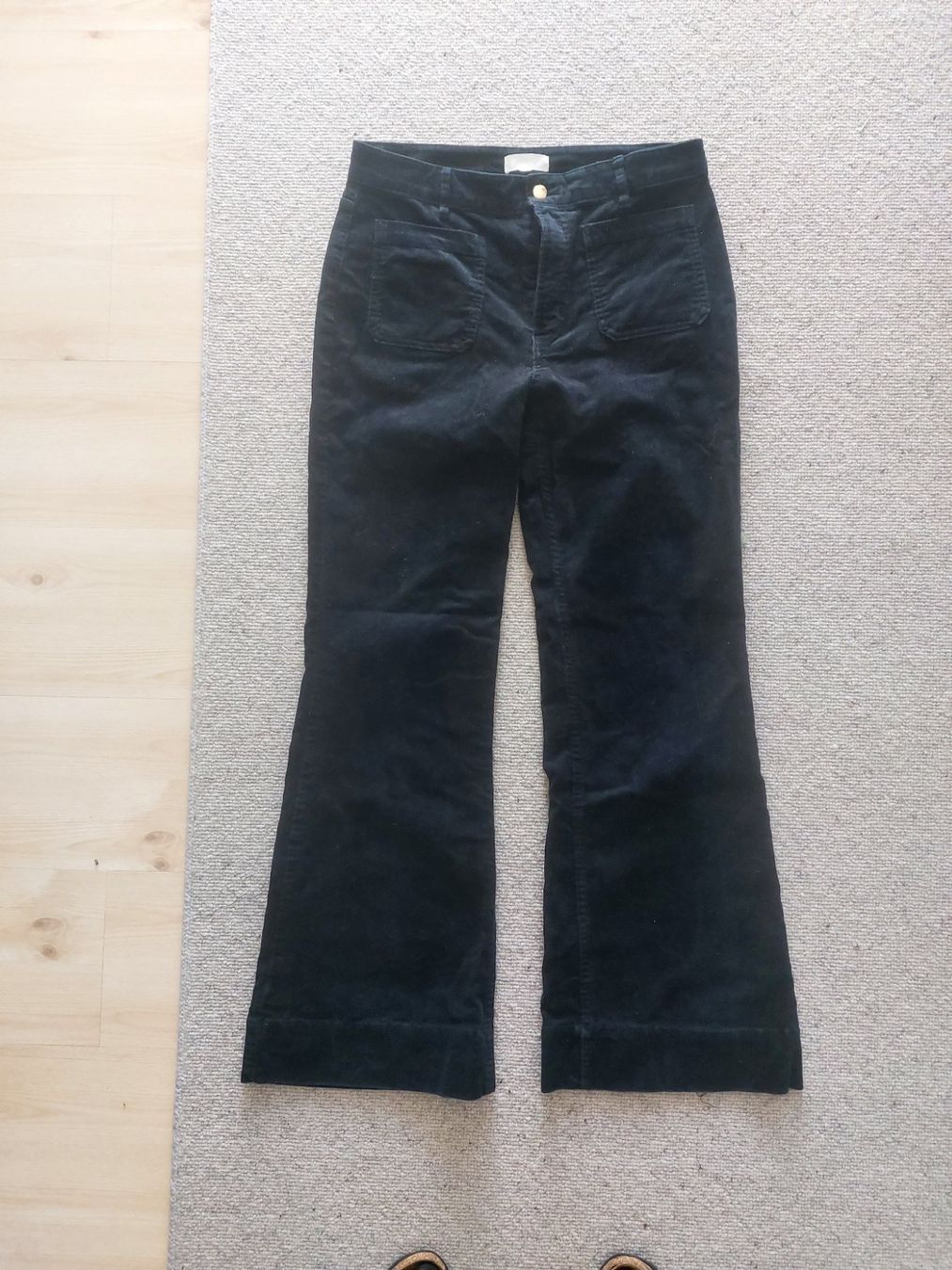 Pantaloni: schwarze Cordhose H&M Gr. 40 – Usato da Fehraltorf venduto da MilliVanilli