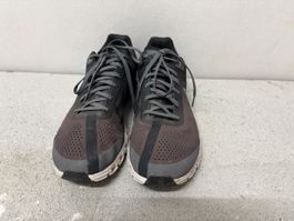 On Sneakers, Gr. 44