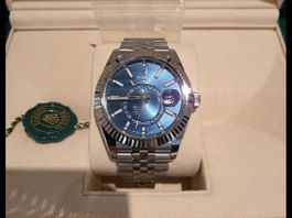 Rolex Sky-Dweller, Stahl, Blaues Zifferblatt, ungetragen