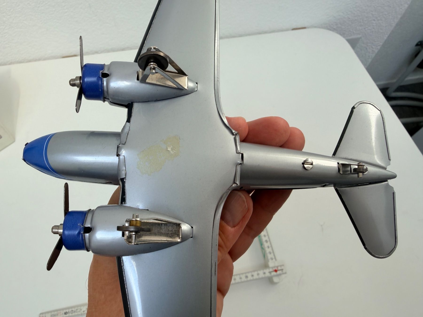 Spielzeuge: Blechflugzeug DC-3 – Neu (gemäss Beschreibung) aus Wettingen von jo_walters 2