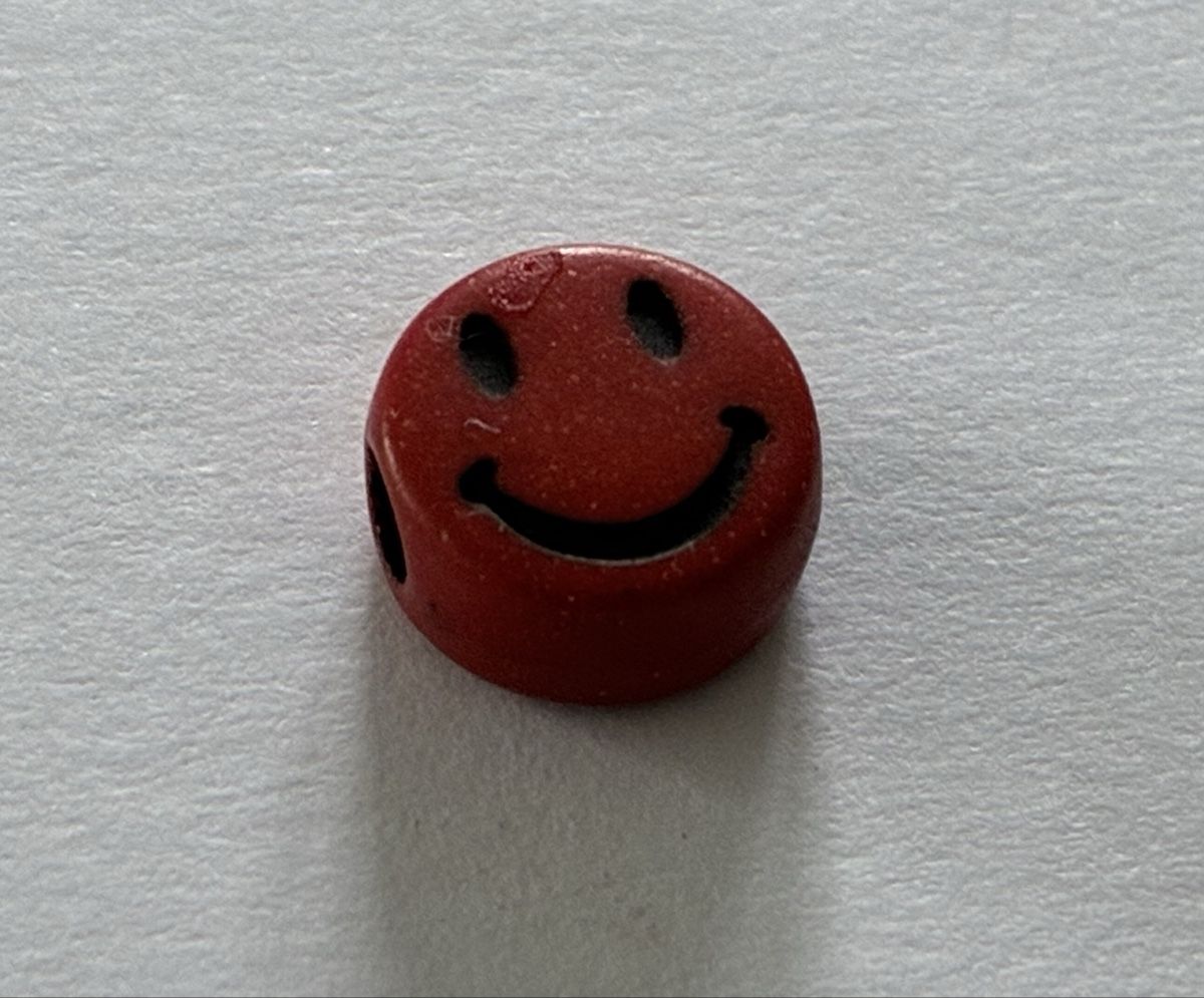 Kit bricolage: Red Smiley Bead Small Round Used Condition – Usato da Basel venduto da cat_sq5m 2