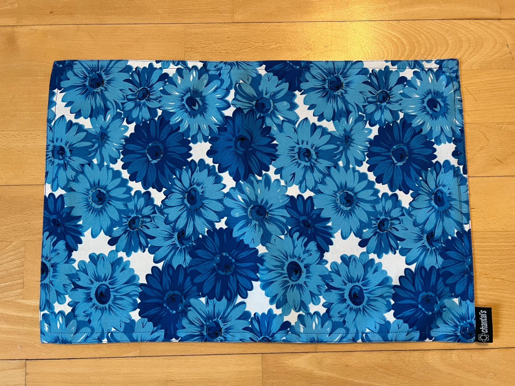 Set di tavolo e panche: Tischset, blau Blumen, Handarbeit, NEU – Nuovo e nell'imballaggio originale da Worb venduto da farben20zauber