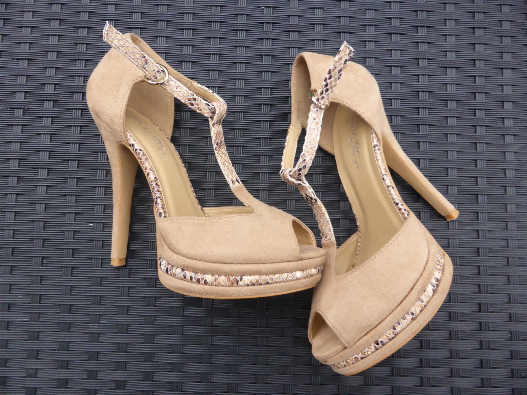 Scarpe da donna: Sandale, beige, Gr.38 – Usato da Schübelbach venduto da Dolly990_2 1