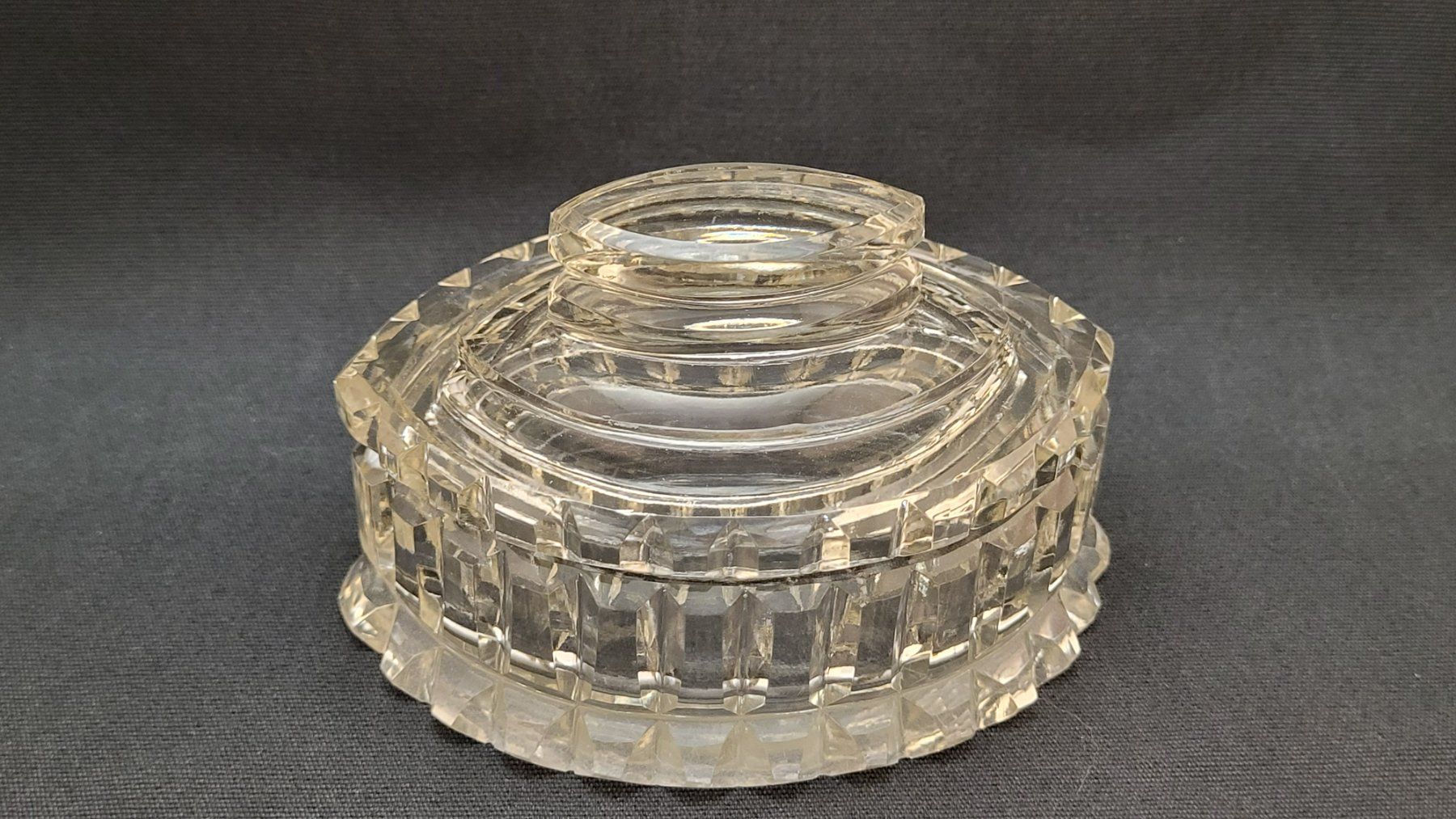Figuren: Antike Glas-Dose – Gebraucht aus Basel von spinne02 1