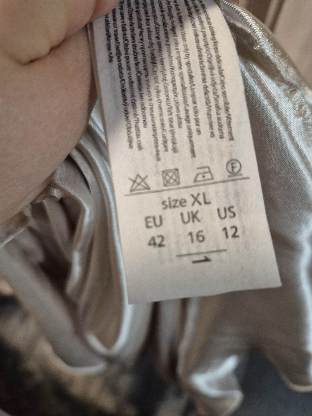 Vestiti: Kleid gr 42 – Usato da Adelboden venduto da Fuhrer9394 2