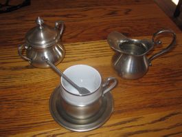 Service a café en étain 6 pièces +pot a crème et sucrier