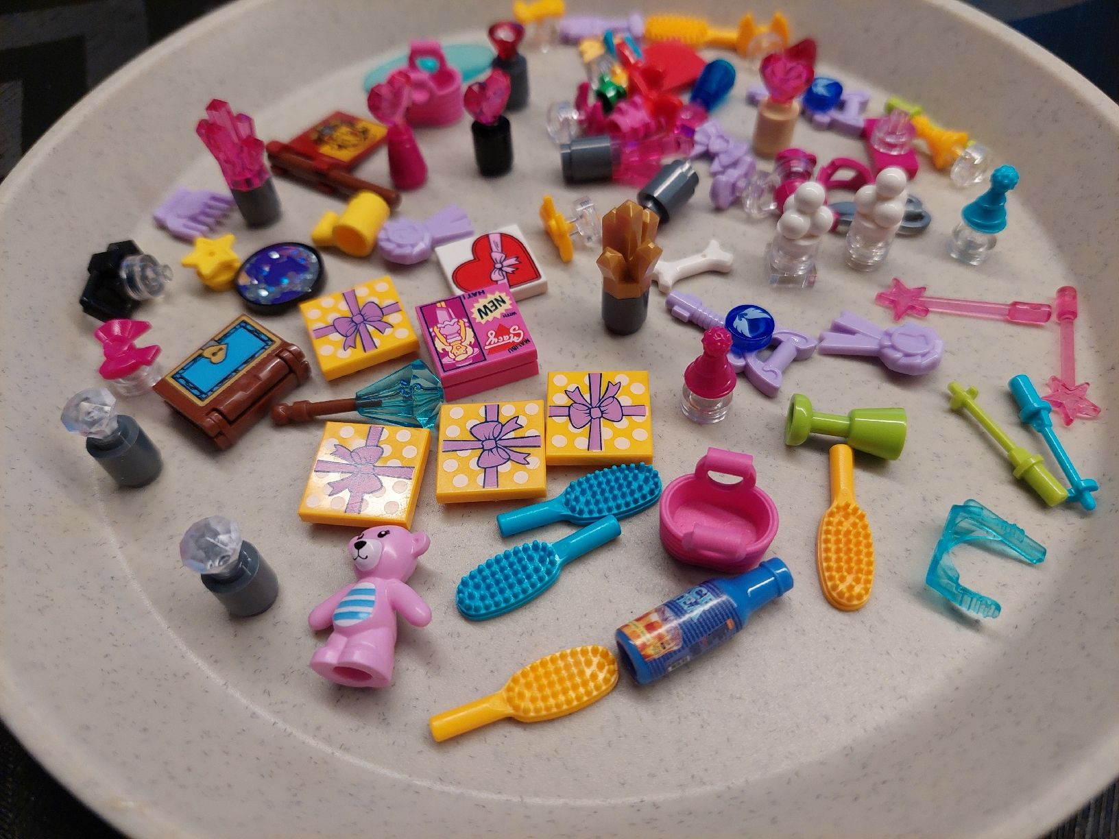 Lego Spielzeuge: Lego Geschenke,  Haarbürste,  Eis, Edelsteine  – Gebraucht aus Zetzwil von sti_x9xf 5