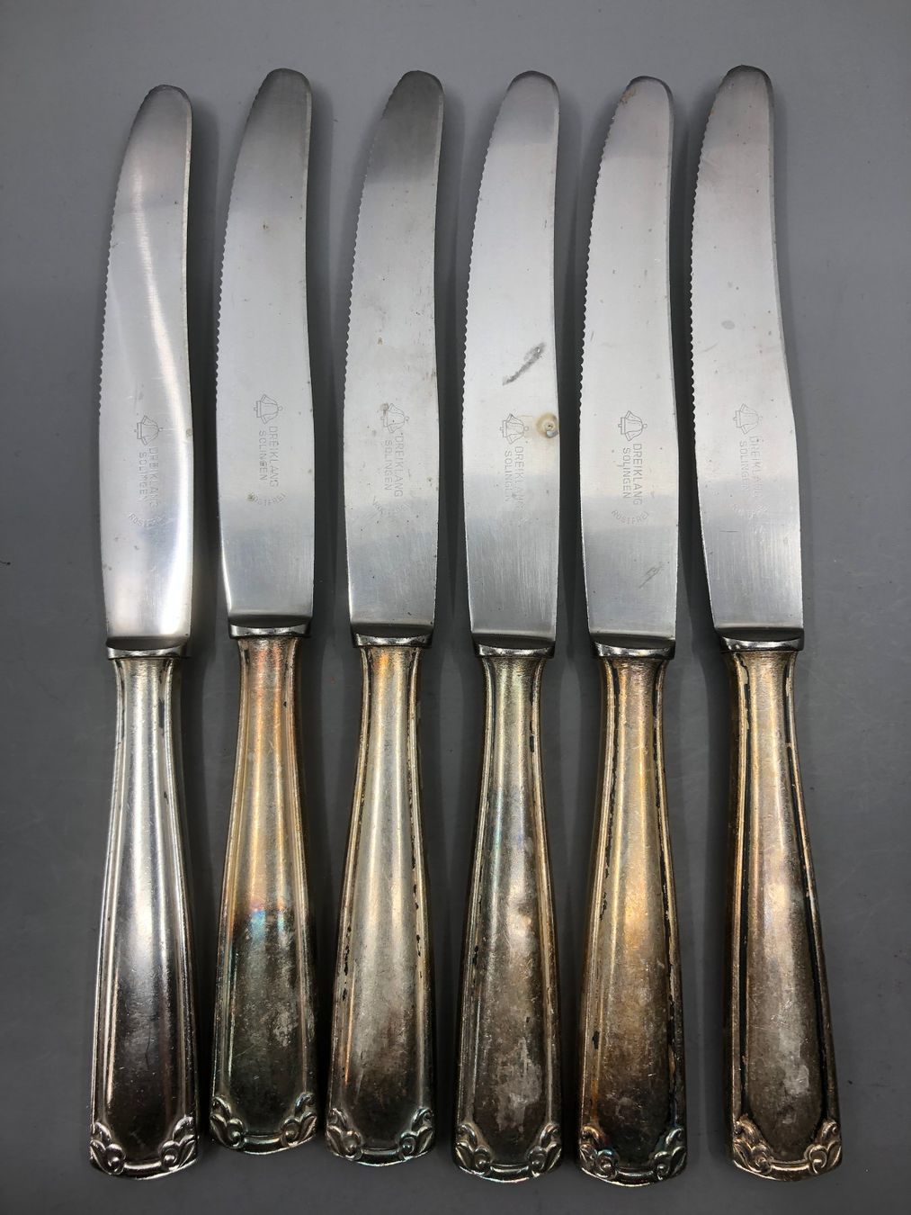 Besteck: 6 Tafelmesser versilbert Steakmesser Dreiklang – Gebraucht aus Basel von Tiabeanie 1