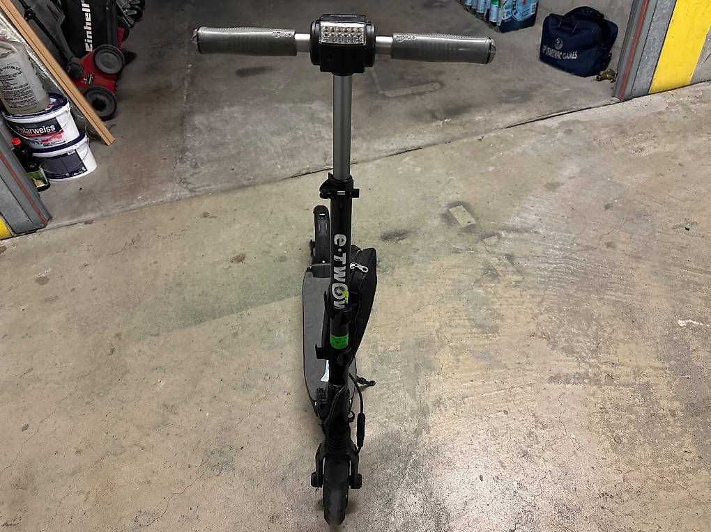 Kickboard:  Cest une trottinette électrique. – D'occasion à Plan-les-Ouates par ago_fps6 3