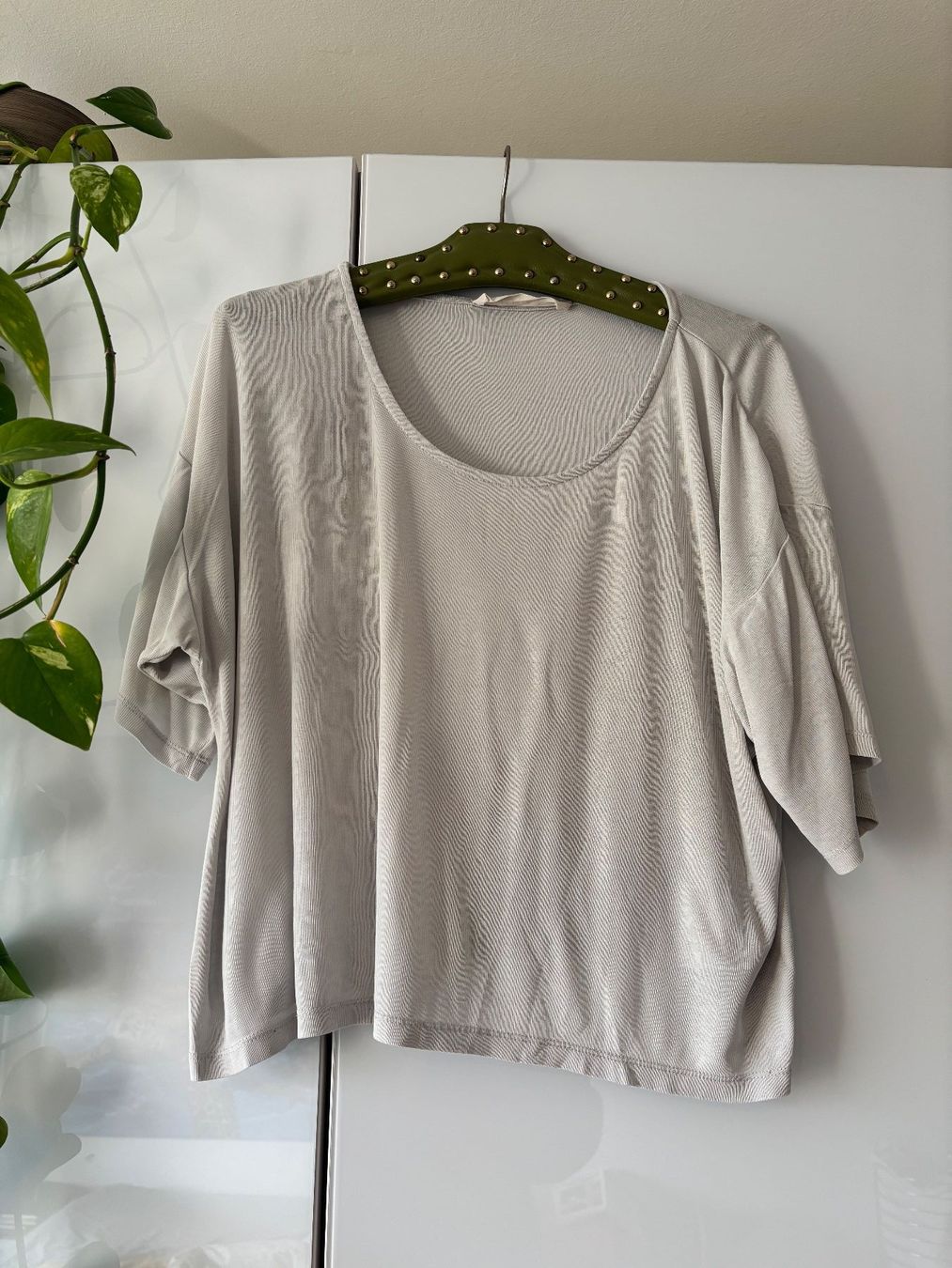 T-Shirts: KOMANA hellgraues T-Shirt – Gebraucht aus Zürich von missmodernage