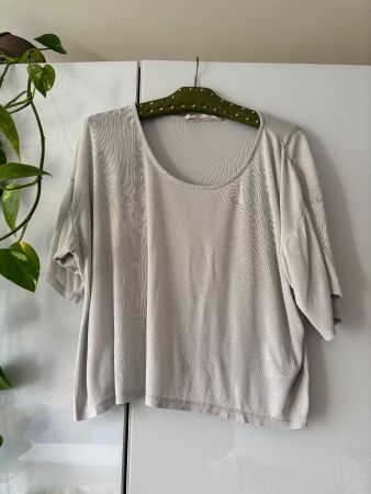KOMANA hellgraues T-Shirt