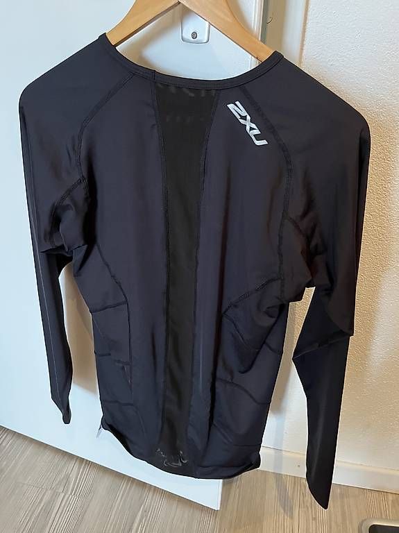 T-shirt: Shirt de compression 2XU longue manche, 2xl neuf – Usato da Farvagny-le-Grand venduto da Blaualf