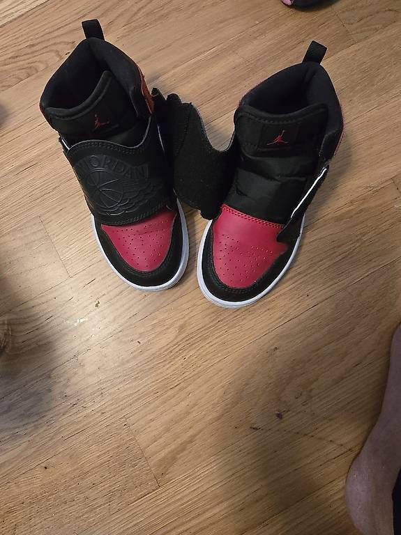 Scarpe per ragazzi: Markenturnschuhe gr. 30 – Usato da Therwil venduto da JosefinaV 2