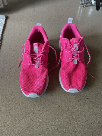 Pinke Nike Schuhe für Mädchen, Grösse 36 