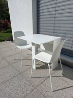 Table + 2 chaises