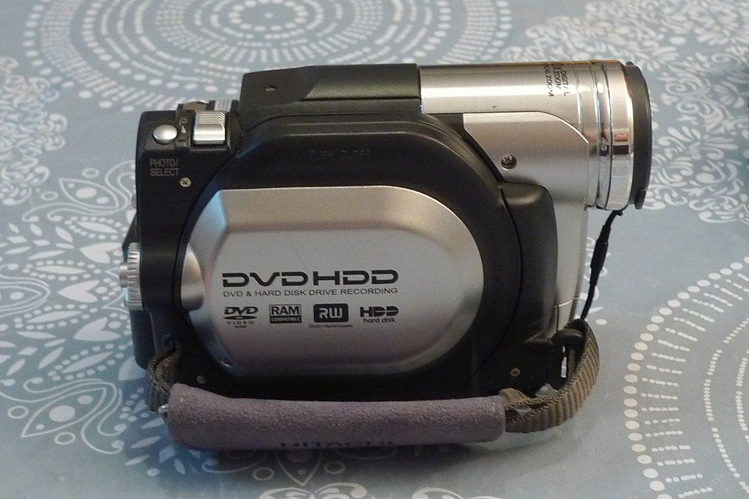 Hitachi Camcorder: DVD HDD -Kamera – Gebraucht aus Bern von  3
