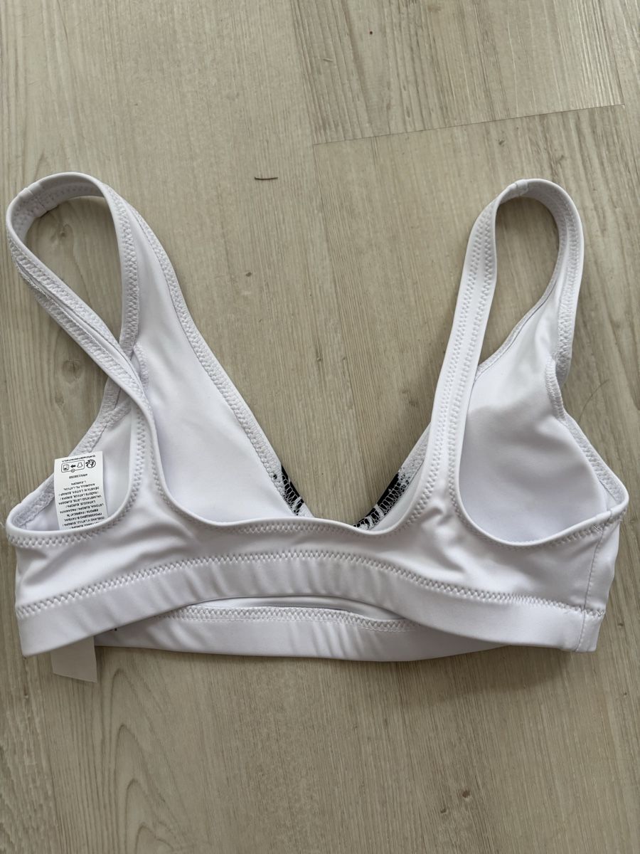 Top: Bralette top – Nuovo (secondo la descrizione) da therwil venduto da ayumi991 1
