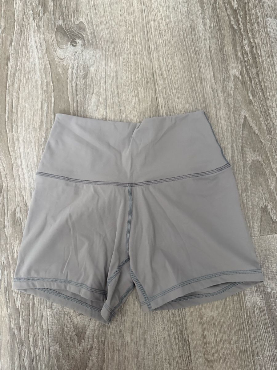Leggings: Graue kurze Sporthose von Invicta Gr. S – Nuovo (secondo la descrizione) da Frauenfeld venduto da sharonhabrik