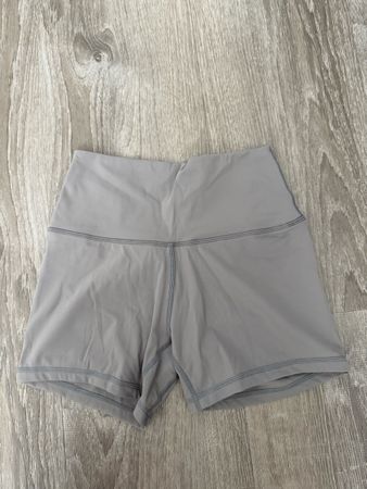 Graue kurze Sporthose von Invicta Gr. S