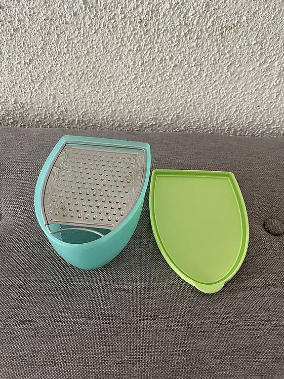 Recipients et similaires: Tupperware Reibe mit Auffangbehälter  neu  – Neuf avec emballage d'origine à Künten par Gubapri
