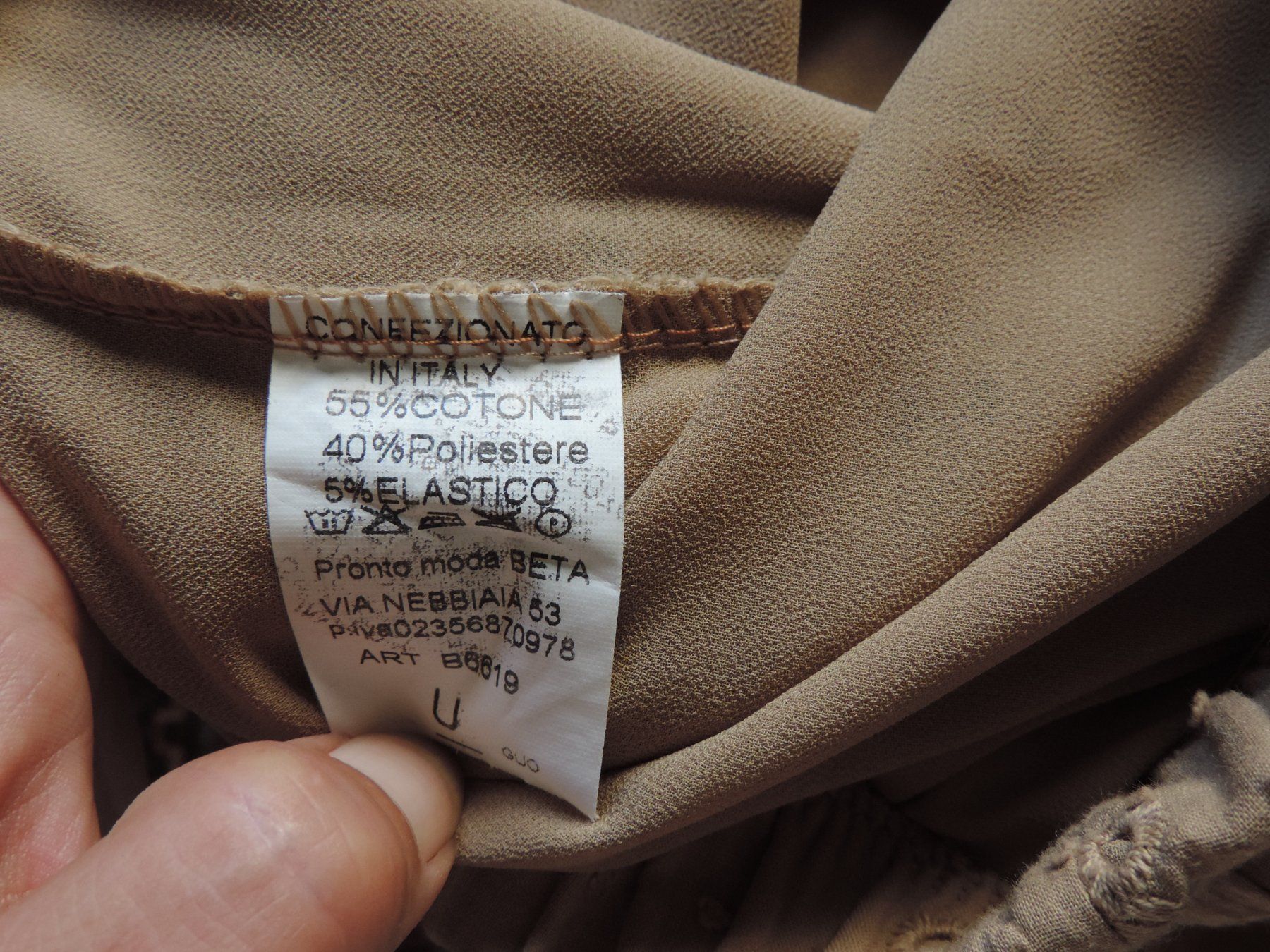 Pantalons: short beige avec dorure – D'occasion à Genève par Axelle333 9
