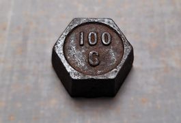 Gewichtsstein 100 Gramm, antik, ab 1.-