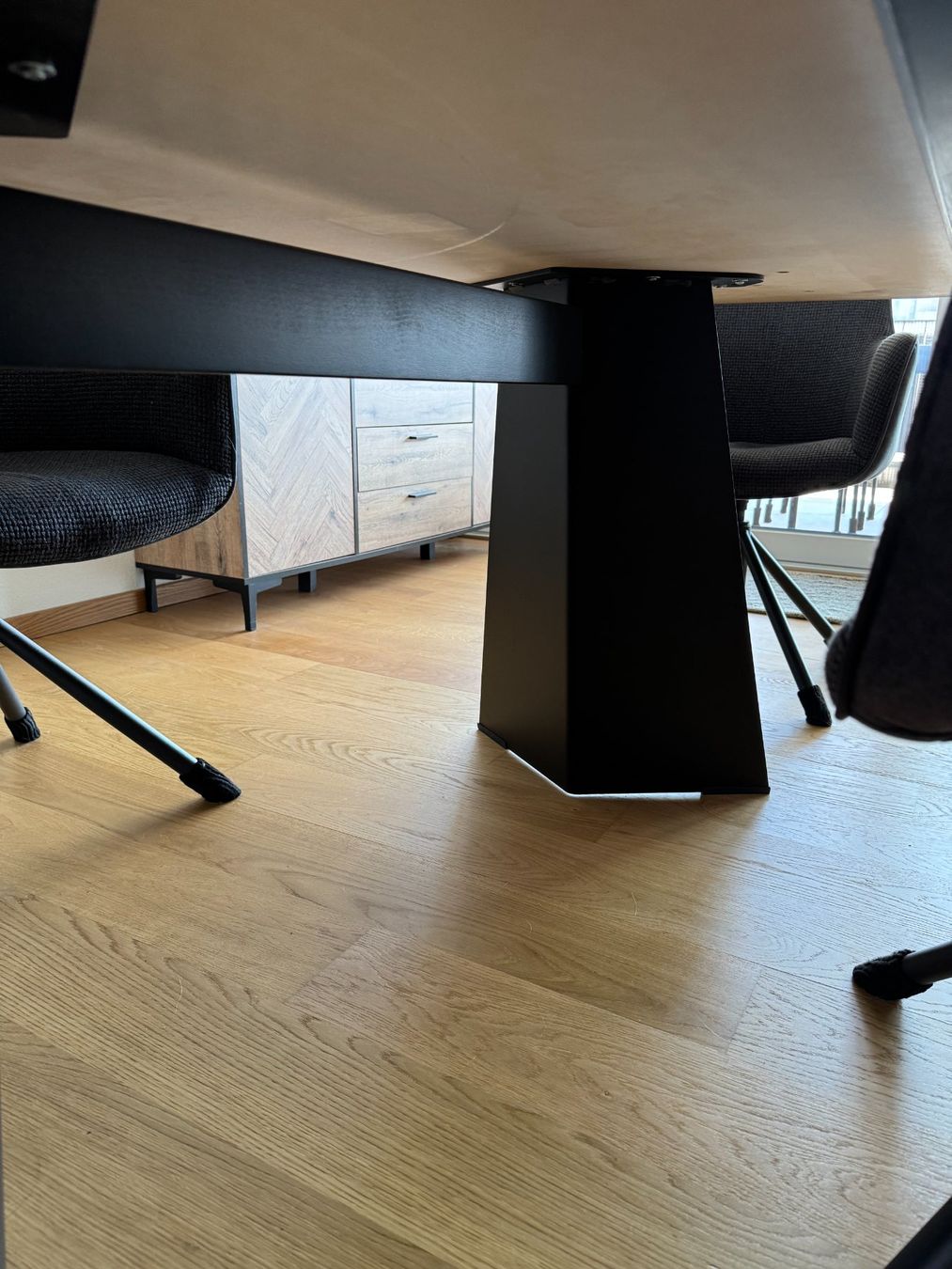Set di tavolo e panche: AKTION Esstisch mit 4 Drehstühlen – Usato da Flums venduto da Hrroland 4