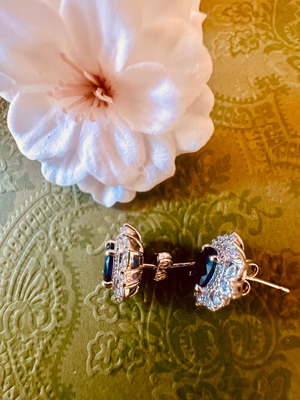 Orecchini pendenti & Orecchini a lobo: Boucles d’oreilles look vintage Saphirs – Nuovo e nell'imballaggio originale da St-Maurice venduto da Sandrinette123 3