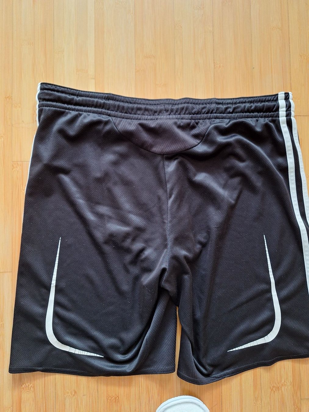 Adidas Pantaloni: Basketball Trainingshose/Adidas/S – Usato da Wattwil venduto da Siedlergreen 1