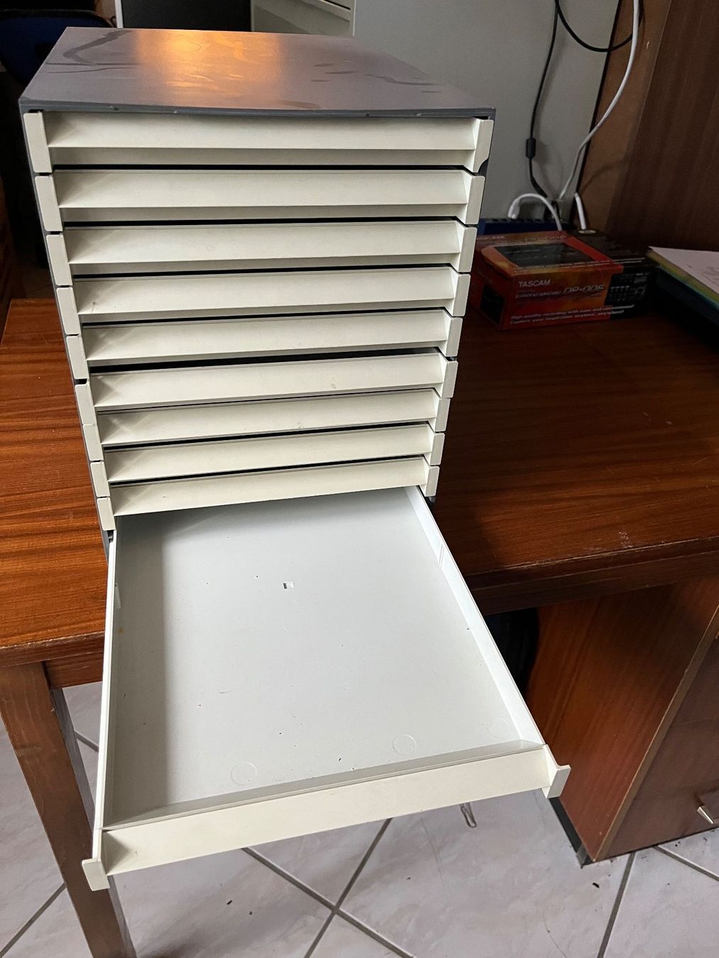 Ablagesysteme: Boîte de rangement A4 à 10 casiers – Gebraucht aus Moutier von Loco65