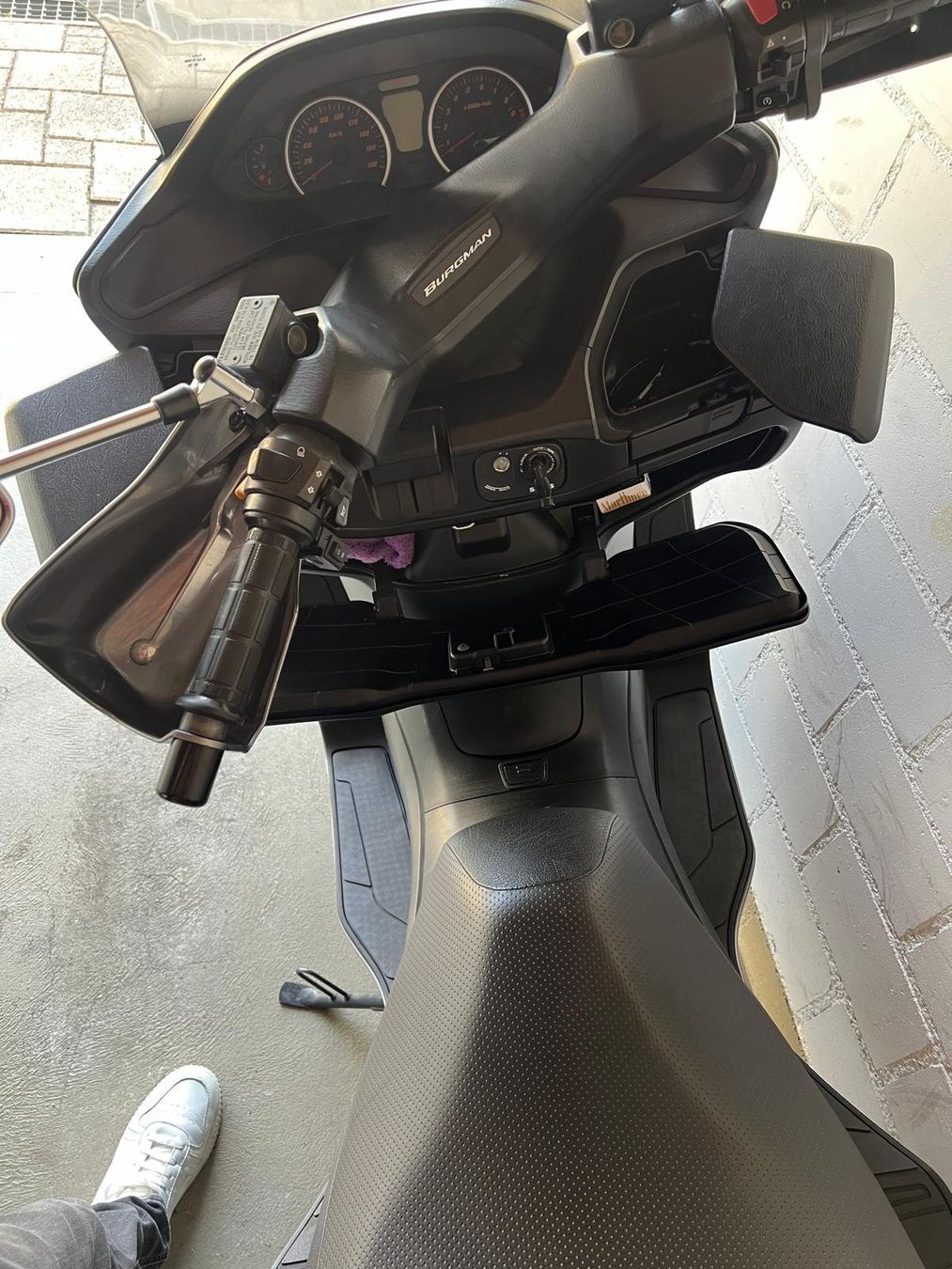 Suzuki Scooter: Suzuki Burgman 400 cc – Usato da Uzwil venduto da ant_tk52 3