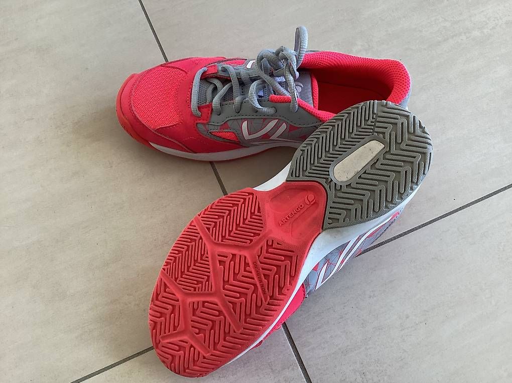 Scarpe per ragazzi: Chaussures de tennis Artengo taille 35 – Usato da Prangins venduto da ann_5ngr 2