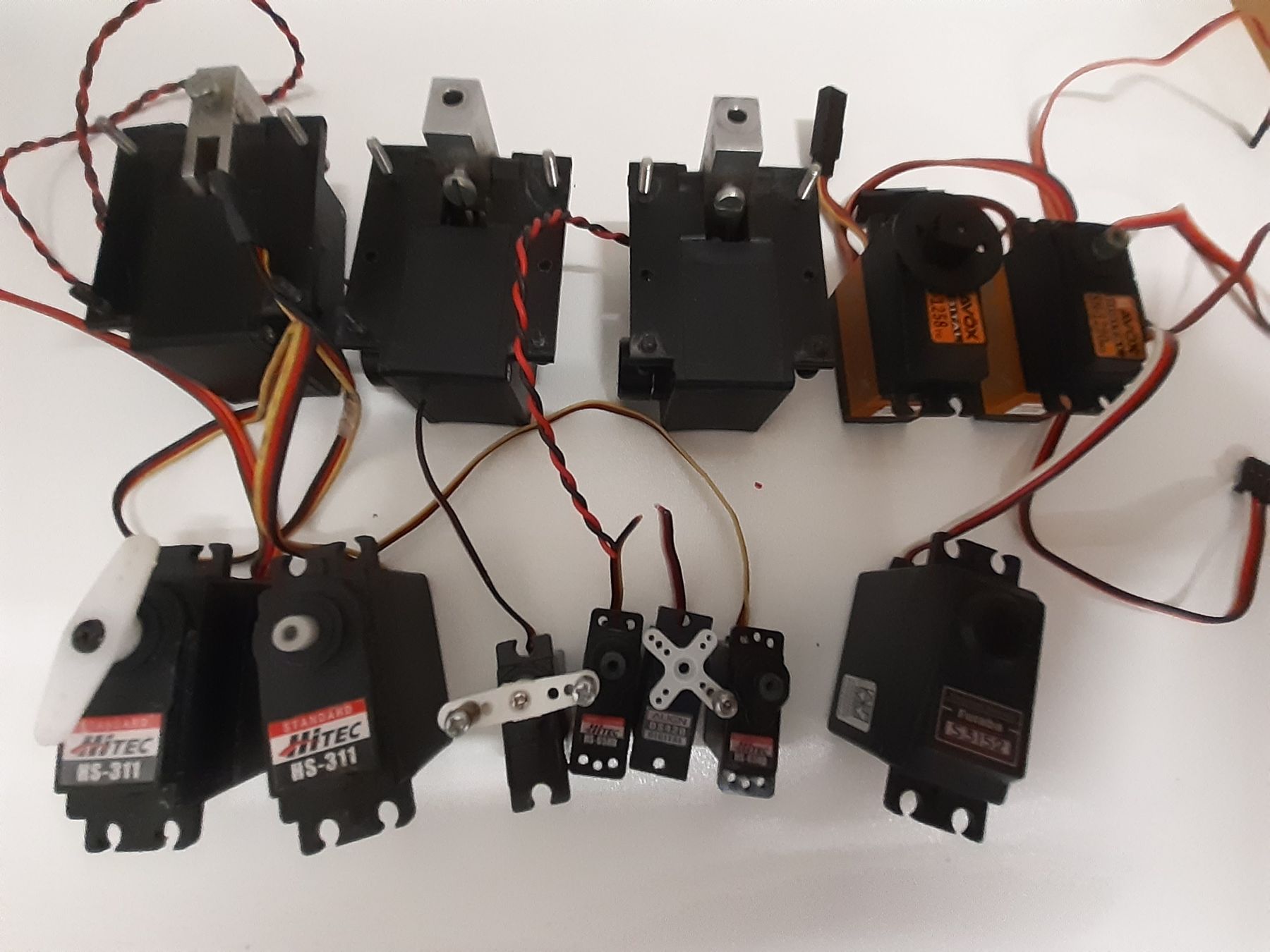 RC Kits de montage: Diverse Servos  – D'occasion à Muhen par kuesu6 1