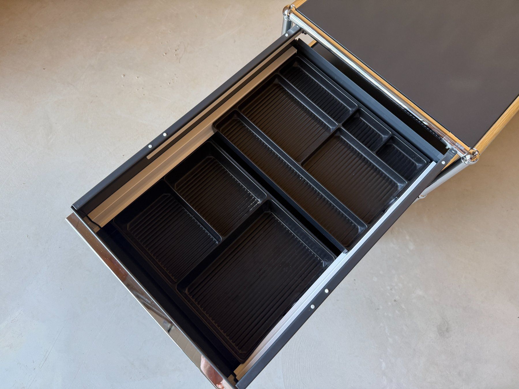 USM Korpus: USM Haller Rollcontainer / Bürocontainer Anthrazitgrau – Gebraucht aus Ramsen von Studio82 7
