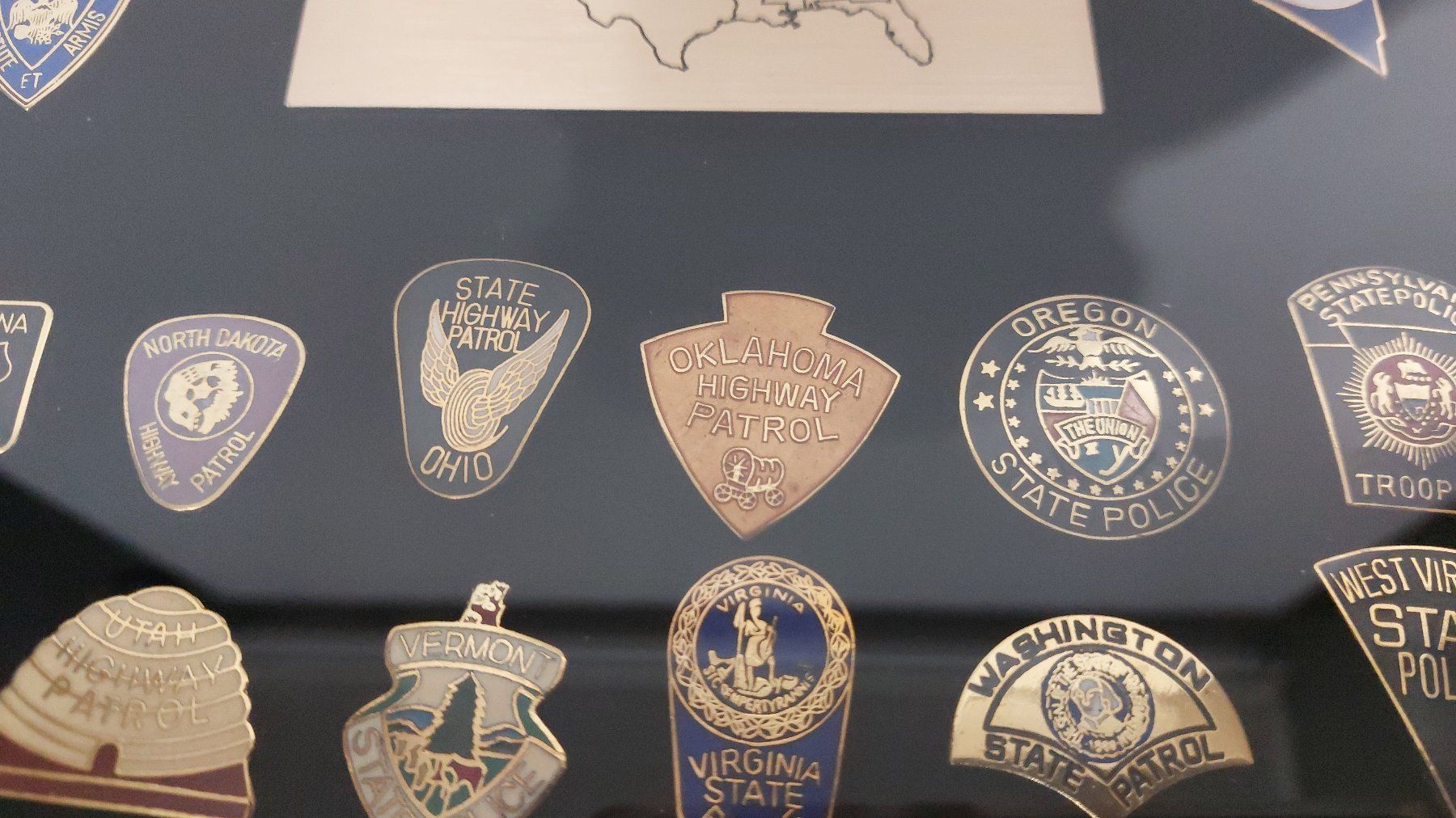 Placchette & Badge: U.S.50 STATE POLICE PATCH PIN COLLECTORS SET – Nuovo (secondo la descrizione) da Dornach venduto da Lok-Service-56 7