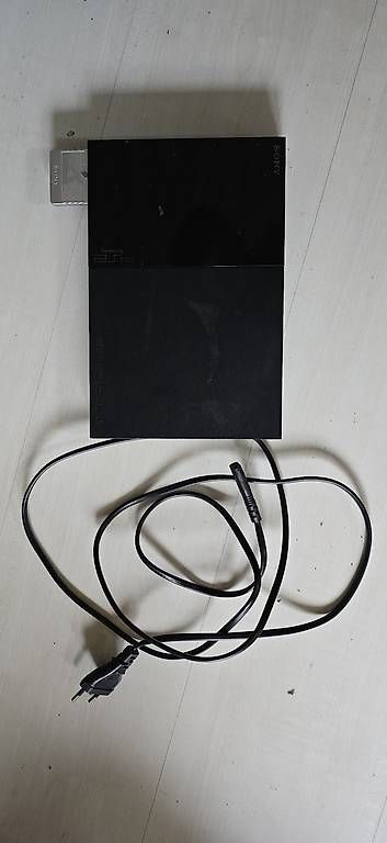 Console: PS2 Slim + 3 Controller und 8MB Memorycard – Usato da Turgi venduto da DoDoNator2