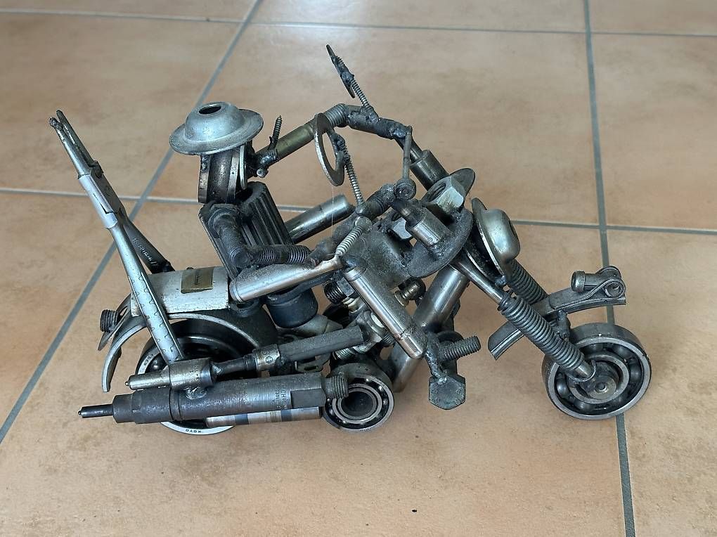 Modellbausätze & Standmodelle: Recycle Art Motorrad  – Gebraucht aus Schaffhausen von Coolhand 1