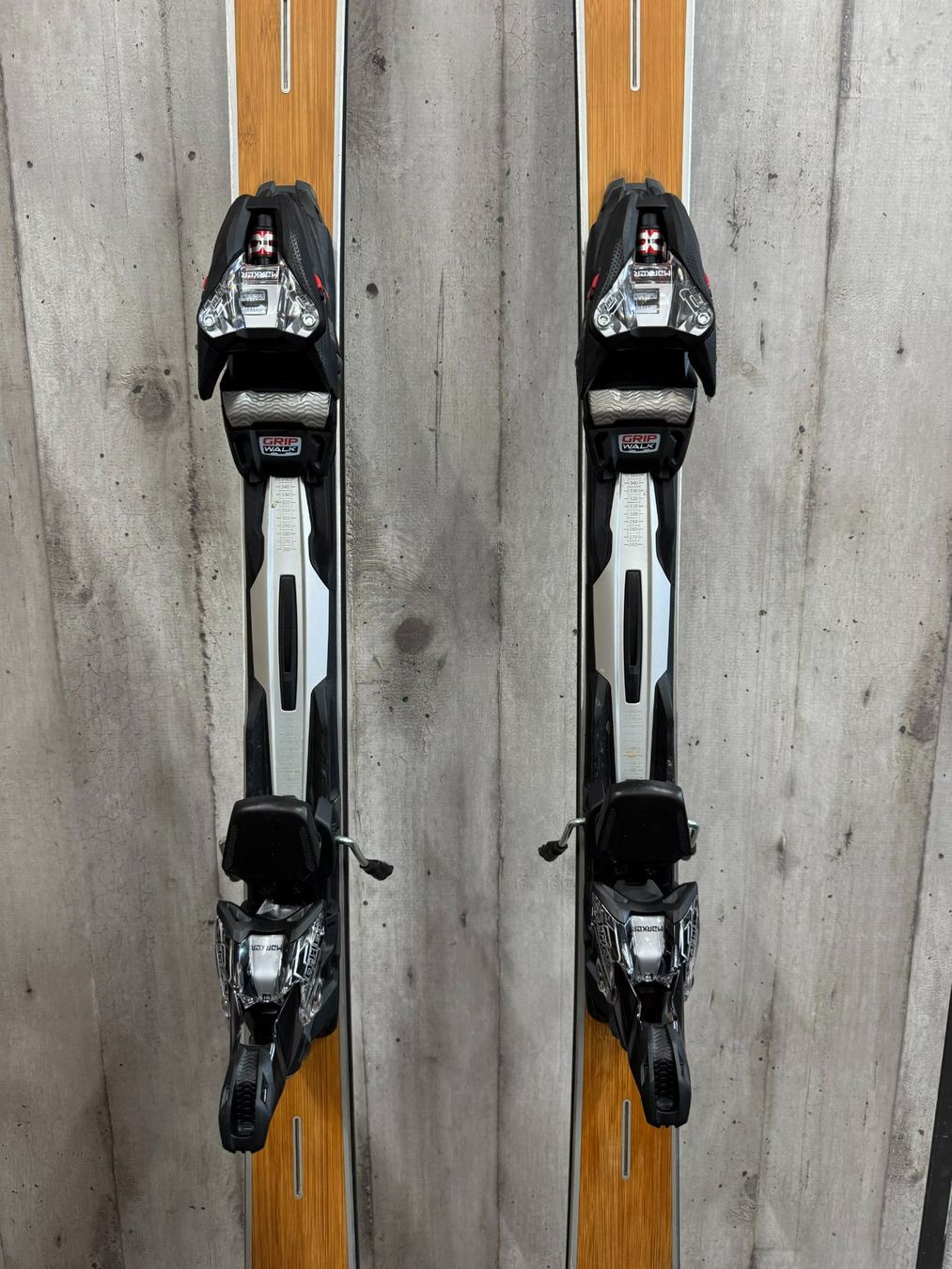 Skis: Bogner Premium Ski mit Echtholz-Oberfläche inkl. Bindung NEU – Neuf (Voir description) à Sursee par pilatus.sport 2