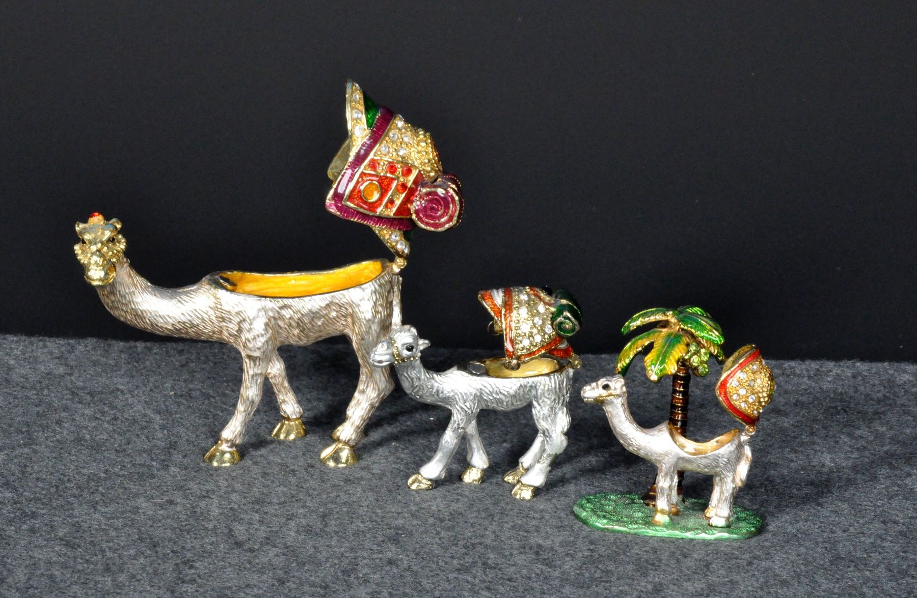 Statuette: Wunderschönes Kamel-Figuren Set (3er-Gruppe) – Usato da Altdorf UR venduto da Liveo-shop 2