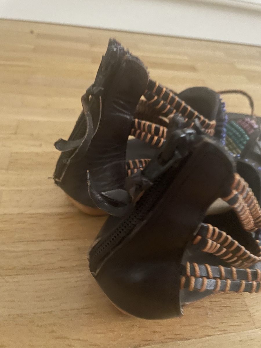 Desigual Damenschuhe: Ledersandalen mit Perlen Gr. 38 Sommer Schuhe – Neu (gemäss Beschreibung) aus Dübendorf von alb_7rn8 1