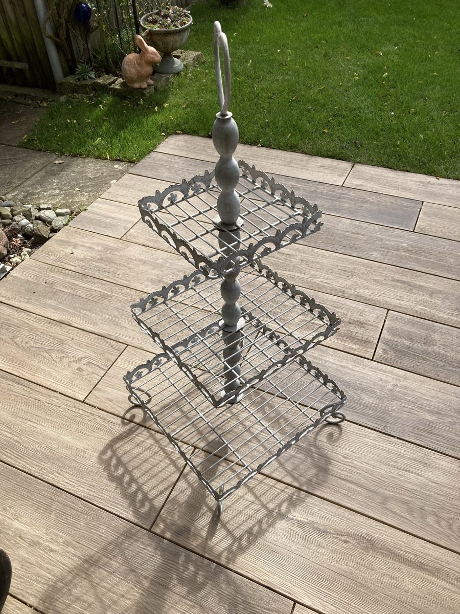 Tutte le decorazioni: Etagere Metall – Usato da Lindau venduto da fam_pp2t 2