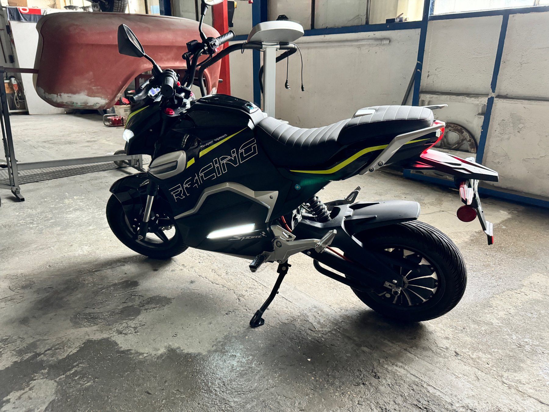 Veicoli elettrici: MOTORRAD ELEKTRICK OHNE PRÜFUNG – Usato da Avenches venduto da BOOTTRANSPORTE