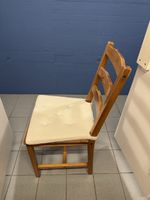 4 chaises en bois avec coussins