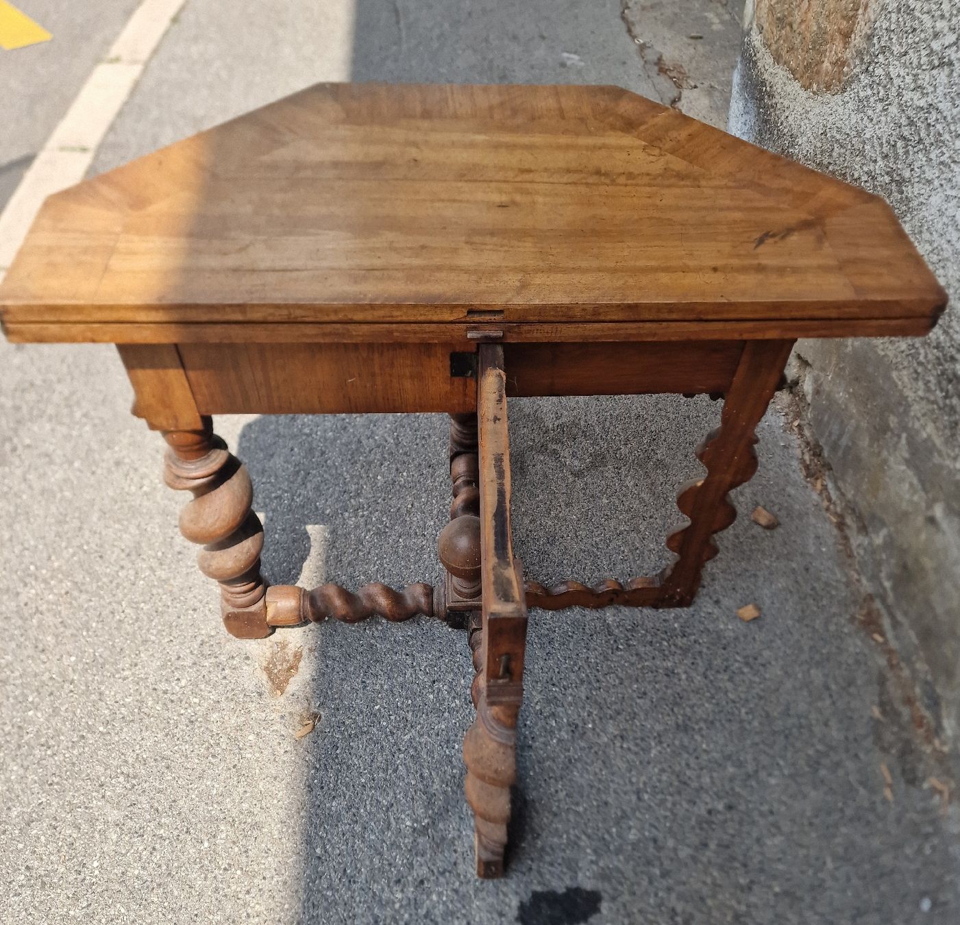 Tavoli: table demi-lune  – Usato da Lausanne venduto da ama_2fz8 4