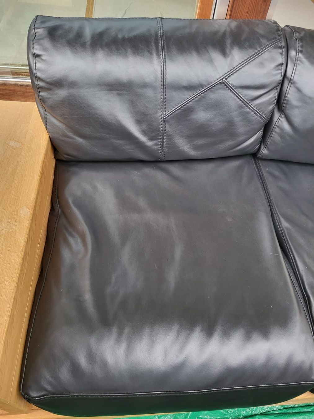 Sofas: Ledersofa mit Holzrahmen – D'occasion à Klosters par sel_zb7z 4