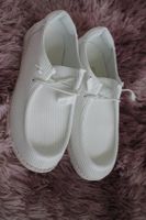 Trendige, neue Stoffschuhe in Weiss, Grösse 39