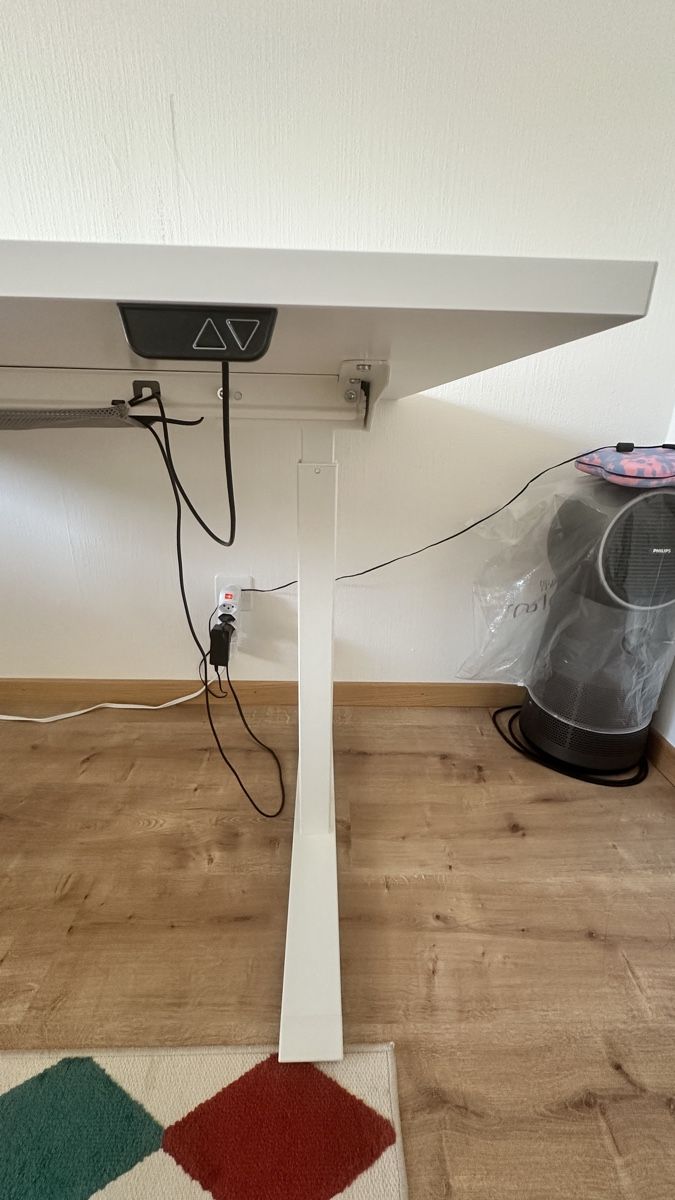 Ikea Schreibtische: Electric Height Adjustable Desk - Excellent Condition! – Neu (gemäss Beschreibung) aus St. Gallen von wan_9mmx 2